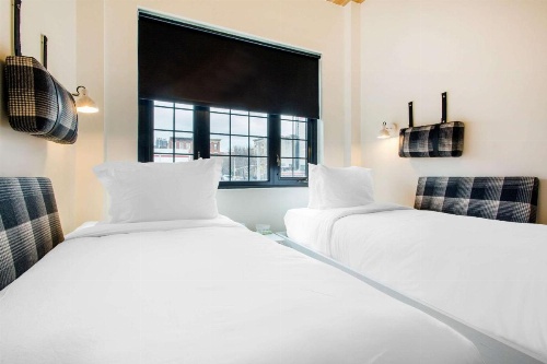 Gowanus Inn & Yard image 17